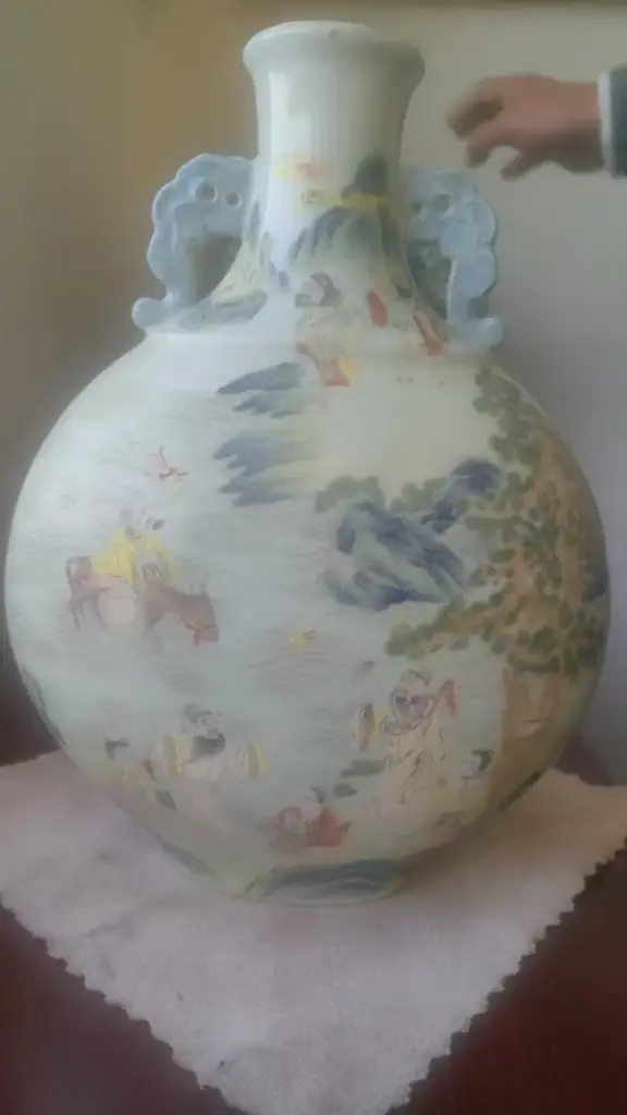 乾隆山中抱月瓶